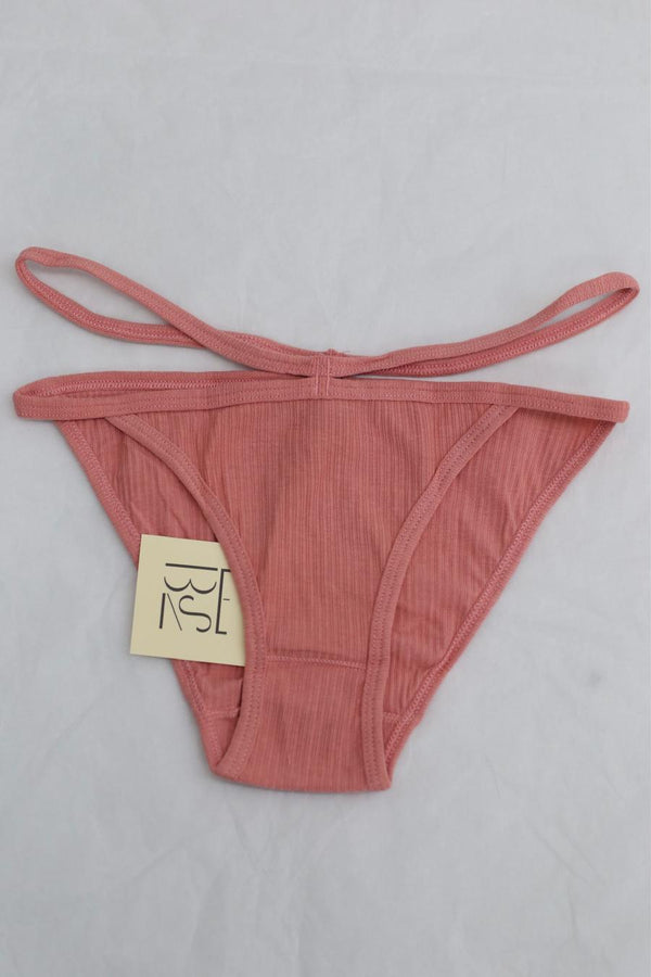 Baserange Nida shorts Unni-RBV-Wi22 gem red